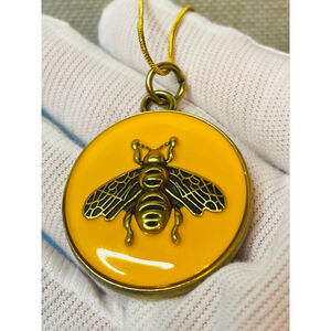Unisex Gucci Bee Pendant Necklace Yellow/Gold on 24” snake necklace